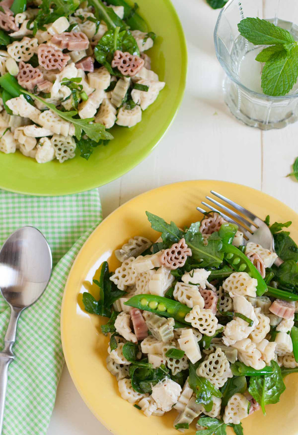 Arugula Spinach and Mozzarella Pasta | WorldofPastabilities.com