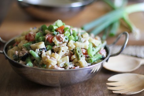 Tuna Pasta Salad with Green Beans combines the crunch of green beans with the sweetness of tomatoes and salty black olives for a divine creamy pasta dish!| WorldofPastabilities.com