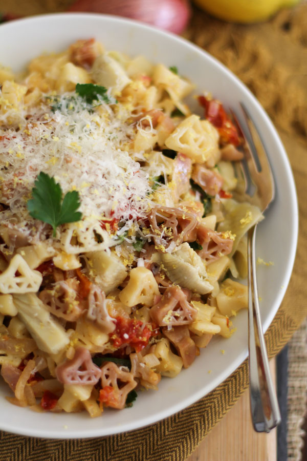 Lemon Shallot Pasta with Sun Dried Tomatoes | WorldofPastabilities.com