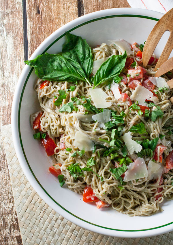 Quick Fresh Tomato and Goat Cheese Pasta | WorldofPastabilities.com