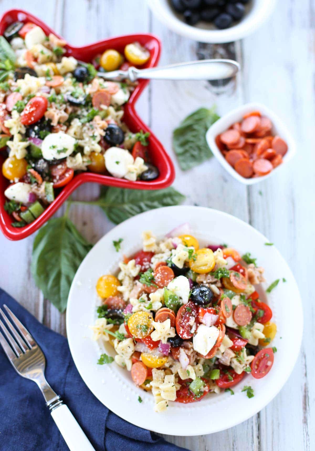 Supreme Pizza Pasta Salad | Delish combo of your favorite pizza ingredients! A simple side dish to any summer menu. Yum! The vinaigrette dressing ties it all together! | WorldofPastabilities.com